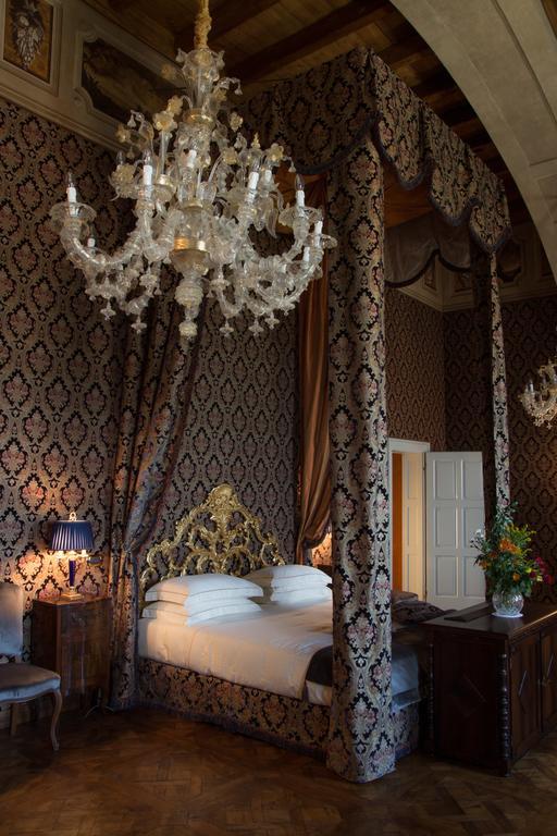 Castello Di Guarene Hotel Стая снимка